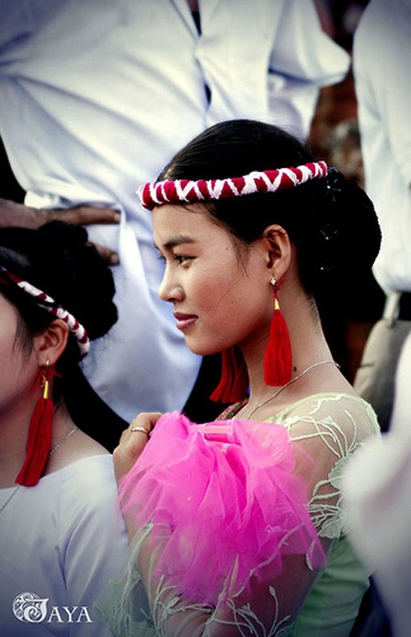 Túnica tradicional de las mujeres Cham - ảnh 2