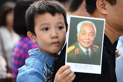 Llora el pueblo vietnamita al general Giap - ảnh 15