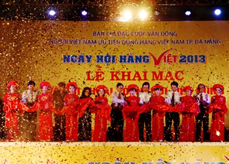 Inauguran Feria de productos vietnamitas 2013 - ảnh 1