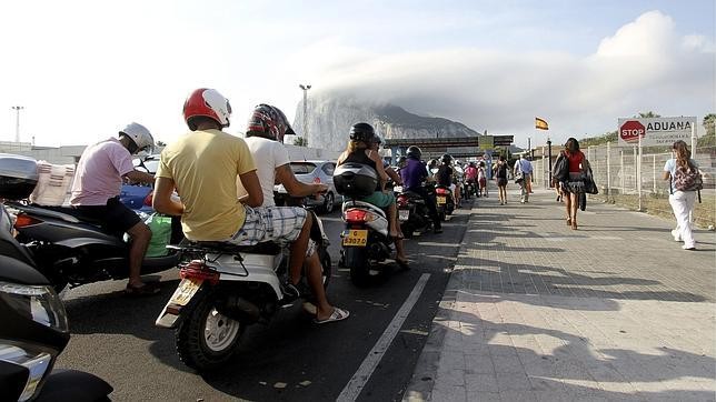 Comisión Europea valida legalidad de controles españoles en Gibraltar - ảnh 1