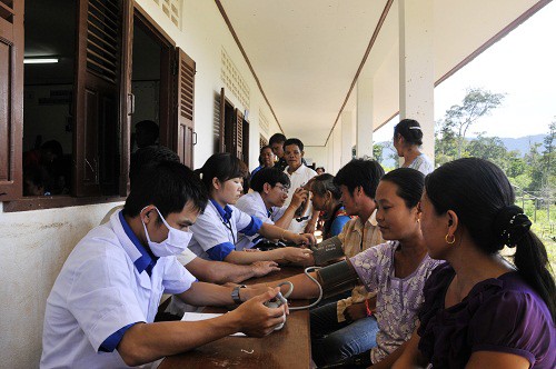 Jóvenes capitalinos en Día internacional de los Voluntarios - ảnh 3