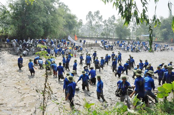 Jóvenes de Bac Ninh en la construcción del nuevo campo  - ảnh 2