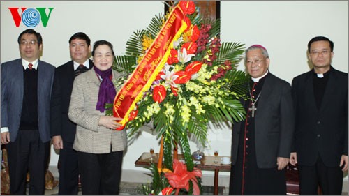 Dirigentes transmiten felicitaciones a comunidad cristina por Navidad - ảnh 1