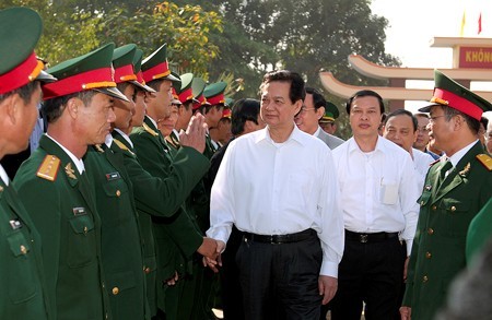 Visita primer ministro vietnamita provincia de Kon Tum - ảnh 2