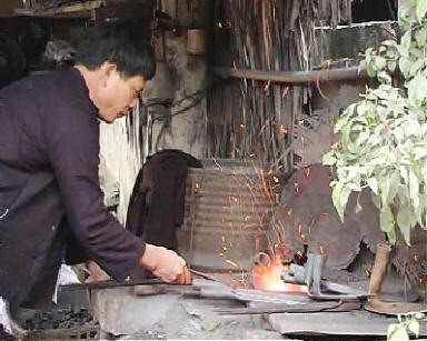 El último herrero en la cima de la montaña de Hong Ngai - ảnh 1