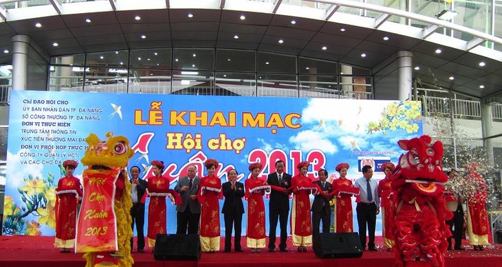 Inauguran Feria primaveral 2014 en ciudad Da Nang - ảnh 1