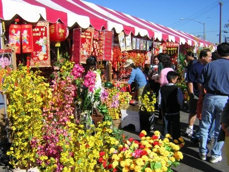 Concurridos mercados de flores de Hanoi  - ảnh 4