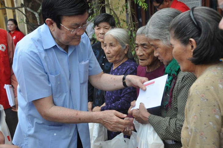 Júbilo en vísperas del Tet en comuna Hanh Tin Tay, provincia Quang Ngai - ảnh 1