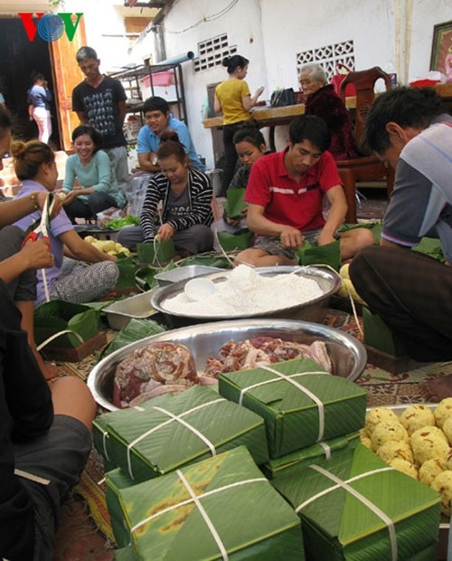 Vietnamitas en el exterior festejan el Tet - ảnh 1