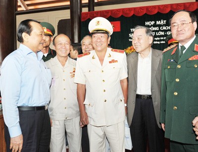 Encuentro entre veteranos revolucionarios de Saigón-Cho Lon-Gia Dinh  - ảnh 1