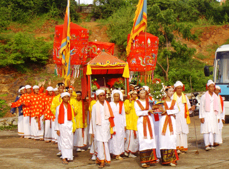 Resaltan peculiaridades culturales en fiestas tradicionales de Vietnam - ảnh 4