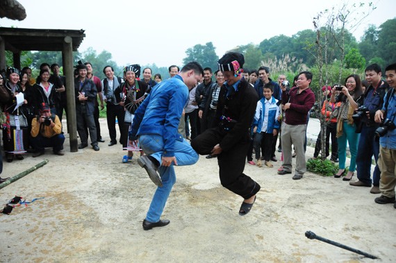 La fiesta primaveral Cam Muong de los étnicos Lu en Lai Chau - ảnh 3