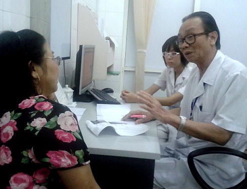 Médico del pueblo Nguyen Duc Vy – pájaro incansable - ảnh 1