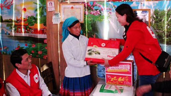 Cruz Roja de Vietnam acompaña a los pobres y víctimas del agente naranja - ảnh 1