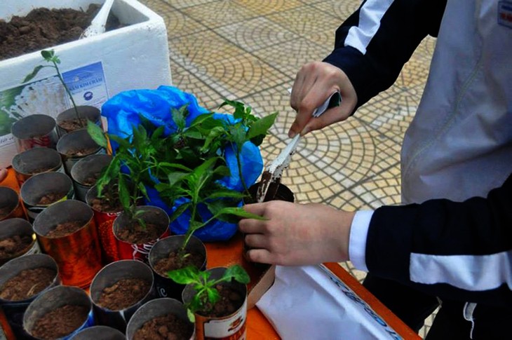 Jóvenes capitalinos se dan las manos por un planeta más verde - ảnh 2