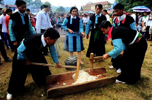 Preparación de pastel tradicional de étnicos - ảnh 1