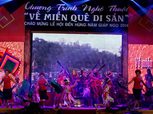 Programa artístico en saludo a la fiesta de Templo Hung - ảnh 1