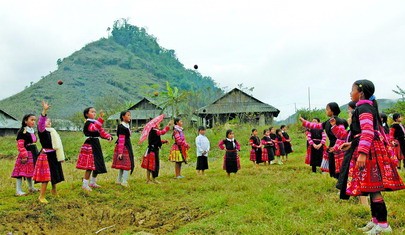 Singular festejo del año nuevo de los Mong vietnamitas - ảnh 1