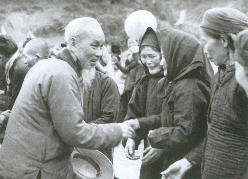 Vietnam conmemora aniversario 124 del natalicio del presidente Ho Chi Minh - ảnh 1