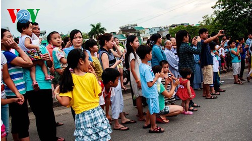 Procesión de Buda en Hue para pedir paz y prosperidad en el mundo - ảnh 2