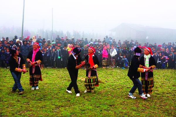 Fiesta de baile singular de los Dao rojos - ảnh 3