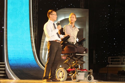 Nick Vujicic comparte con los vietnamitas que se superan - ảnh 2