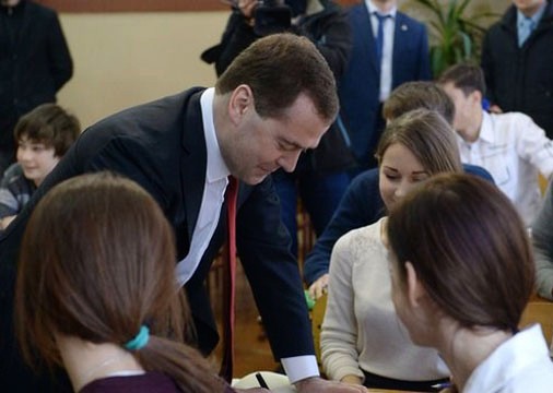 Primer ministro de Rusia, Dmitri Medvedev visita Crimea  - ảnh 1