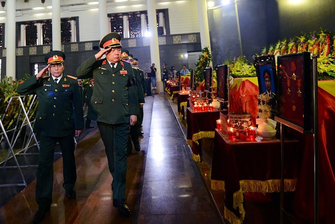 Funerales de 18 soldados de fuerzas aéreas de Vietnam fallecidos en el desempeño de la función - ảnh 2