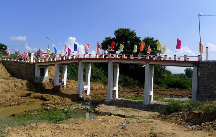 Clérigo con obras por la vida del pueblo - ảnh 2