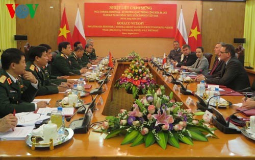 Dispuesta Polonia a compartir experiencias defensivas con Vietnam - ảnh 1