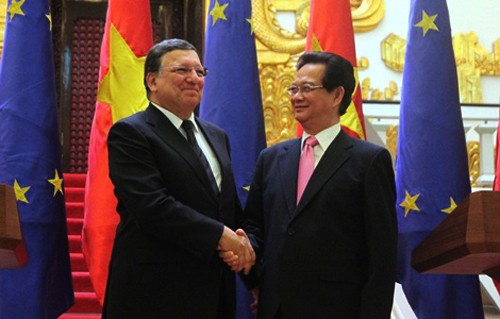 Dirigentes vietnamitas reciben al presidente de Comisión Europea - ảnh 1