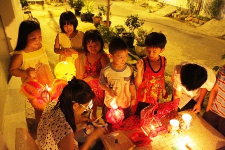 Juguetes tradicionales en la Fiesta de Medio Otoño - ảnh 1