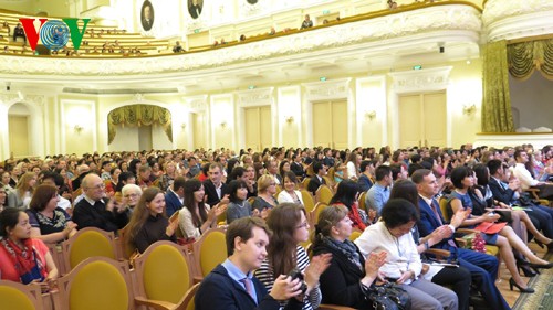 Orquesta sinfónica de Vietnam se presenta por primera vez en Rusia  - ảnh 1