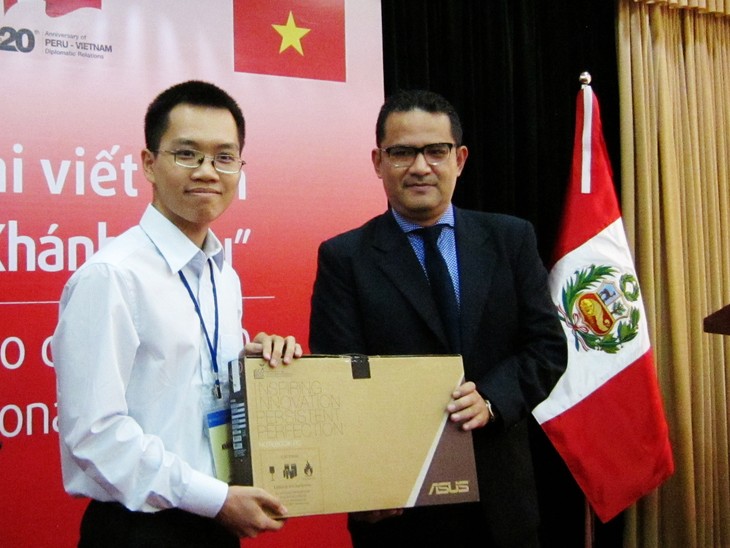 Camino de tres jóvenes vietnamitas ganadores del concurso de ensayo sobre Perú  - ảnh 1