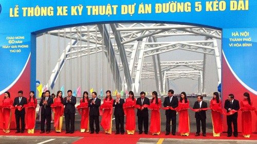 Saludan aniversario 60 de la liberación de Hanoi con nuevas construcciones - ảnh 1