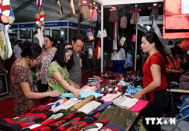 Inauguran Festival del Turismo de las aldeas de oficios tradicionales 2014 - ảnh 1