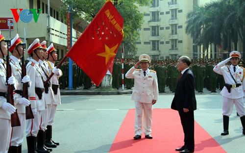  Presidente del parlamento vietnamita inaugura año académico de la Policía  - ảnh 1