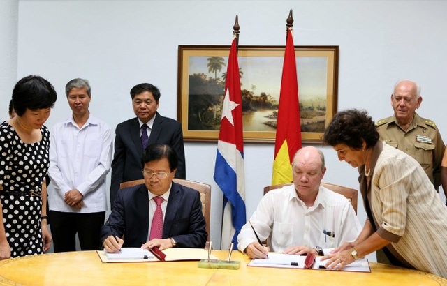 Coinciden Vietnam y Cuba impulsar cooperación económica y comercial - ảnh 1