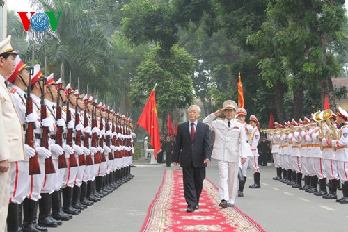 Destaca el líder político vietnamita renovación educacional en sector de seguridad - ảnh 1