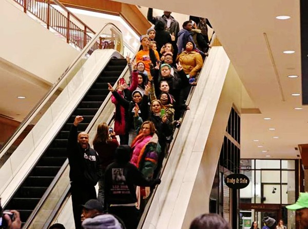 Manifestantes estadounidenses boicotean el viernes negro en protesta contra caso Ferguson - ảnh 1