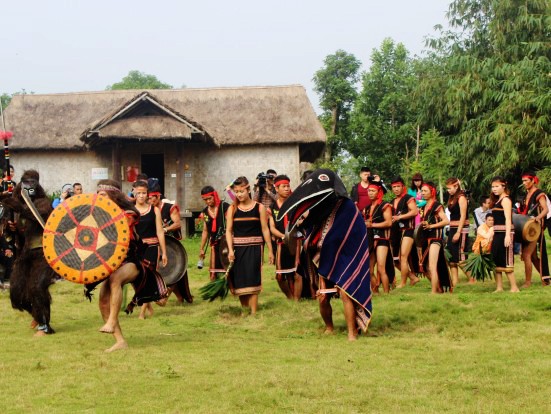 Original ceremonia de los Bana para rogar por paz  - ảnh 2