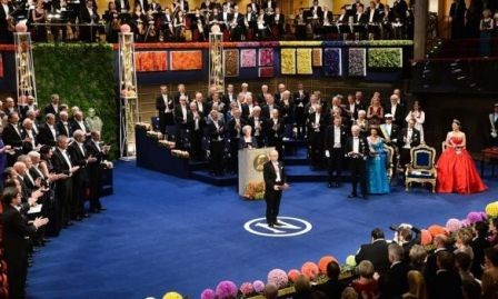 Entregan los Premio Nobel en diversos campos - ảnh 1