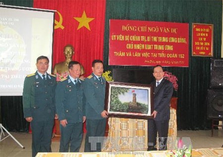 Elogian batallón de misiles en Vietnam  - ảnh 1