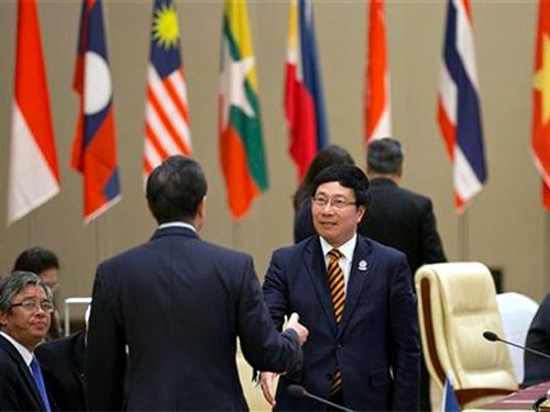 Vietnam mantiene esfuerzos con ASEAN para construir una entidad unida y competente  - ảnh 2