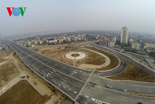 El panorama de la puente de Nhat Tan y la carretera más moderna de Hanoi - ảnh 1