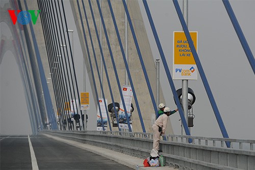 El panorama de la puente de Nhat Tan y la carretera más moderna de Hanoi - ảnh 11