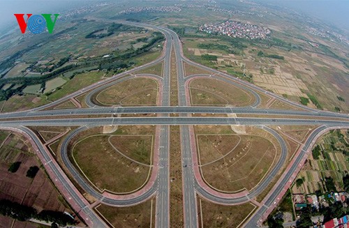 El panorama de la puente de Nhat Tan y la carretera más moderna de Hanoi - ảnh 13