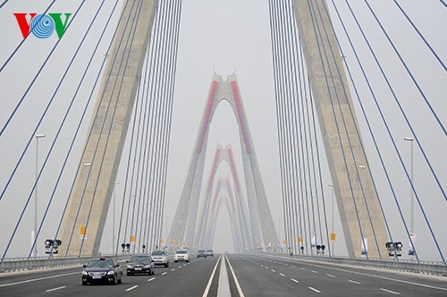 El panorama de la puente de Nhat Tan y la carretera más moderna de Hanoi - ảnh 3