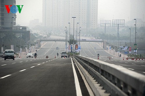 El panorama de la puente de Nhat Tan y la carretera más moderna de Hanoi - ảnh 7