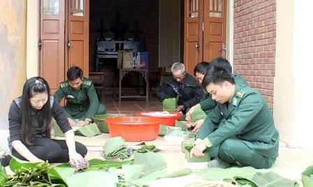 Ofrendar tortas tradicionales al general Vo Nguyen Giap - ảnh 1